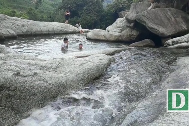 Những hồ bơi tự nhiên tuyệt đẹp giữa đại ngàn