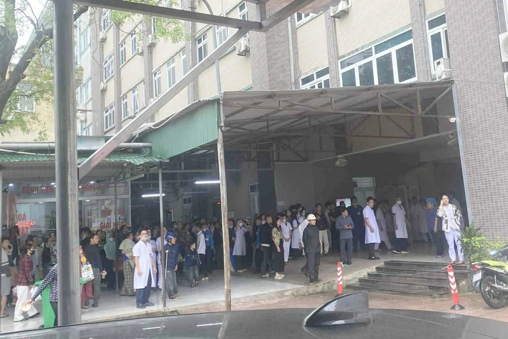 Người đàn ông cầm dao đâm loạn xạ trong bệnh viện, nhiều người bị thương - 1 Người đàn ông cầm dao đâm loạn xạ trong bệnh viện, nhiều người bị thương - 1