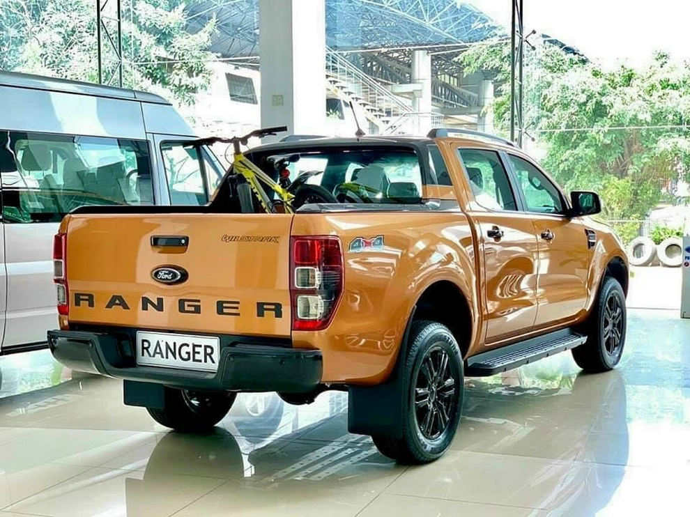 Nhiều đại lý ô tô cắt giảm ưu đãi, giá xe nhập ngang xe trong nước? - 3 Nhiều đại lý ô tô cắt giảm ưu đãi, giá xe nhập ngang xe trong nước? - 3