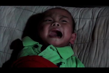 Tiếng khóc xé lòng của bé 3 tuổi 2 năm phải chạy thận duy trì sự sống.