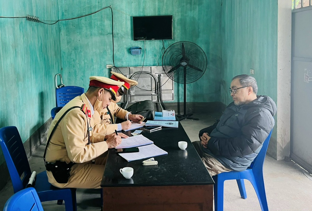 Nhà văn viết bài cho sách giáo khoa từ trải nghiệm… vi phạm giao thông - 3 Nhà văn viết bài cho sách giáo khoa từ trải nghiệm… vi phạm giao thông - 3