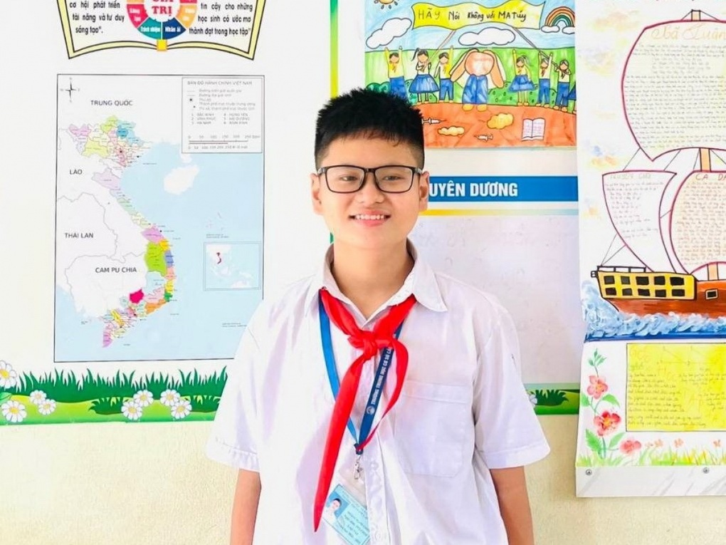 Bộ trưởng Bộ GDĐT tặng bằng khen học sinh lớp 7 dũng cảm cứu người - 1 Bộ trưởng Bộ GDĐT tặng bằng khen học sinh lớp 7 dũng cảm cứu người - 1