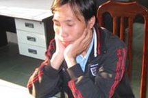 Khởi tố tài xế hất cảnh sát lên nắp capo