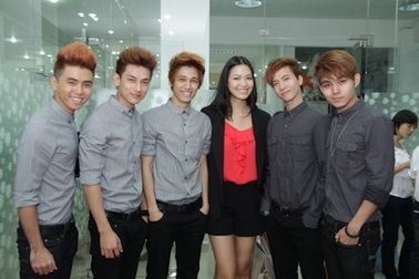 Hoa hậu Thuỳ Dung chung tay cùng nhóm 365