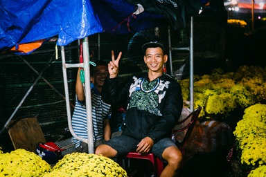 Trắng đêm trông cây ở chợ hoa Tết