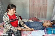 Người vợ tảo tần lam lũ khóc cạn nước mắt trước tai họa ập xuống chồng con