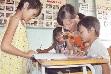 Bà giáo nghèo và lớp học tình thương
