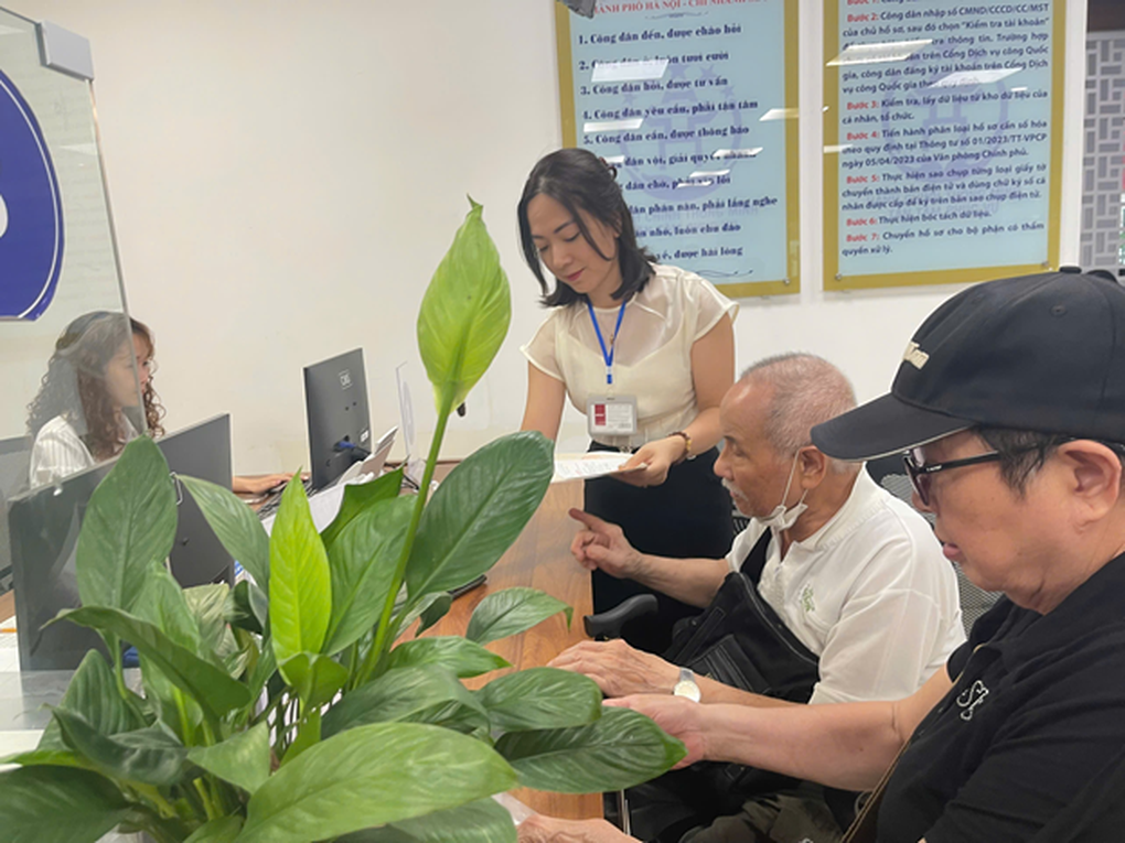 Dịch vụ công thông suốt trong những ngày đầu vận hành chính quyền địa phương 2 cấp - 2 Dịch vụ công thông suốt trong những ngày đầu vận hành chính quyền địa phương 2 cấp - 2
