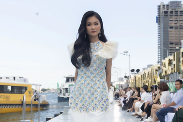 Hoa hậu Thanh Hà làm vedette bên bến Bạch Đằng
