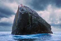 Tính ở đảo hoang 60 ngày, người đàn ông ở Anh sớm "đầu hàng" sau 1 tháng