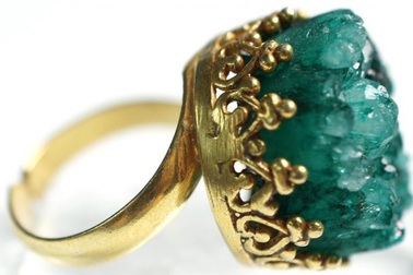 Vớ được chiếc nhẫn cổ trị giá 300 triệu đồng ngoài cánh đồng