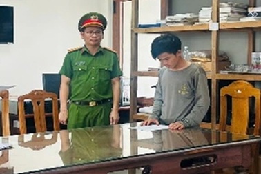Quay clip nhạy cảm để đe dọa, níu kéo quan hệ với bạn gái "nhí"