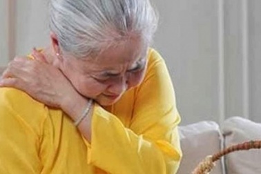 Mẹ chồng “hành xác” để làm khó con dâu