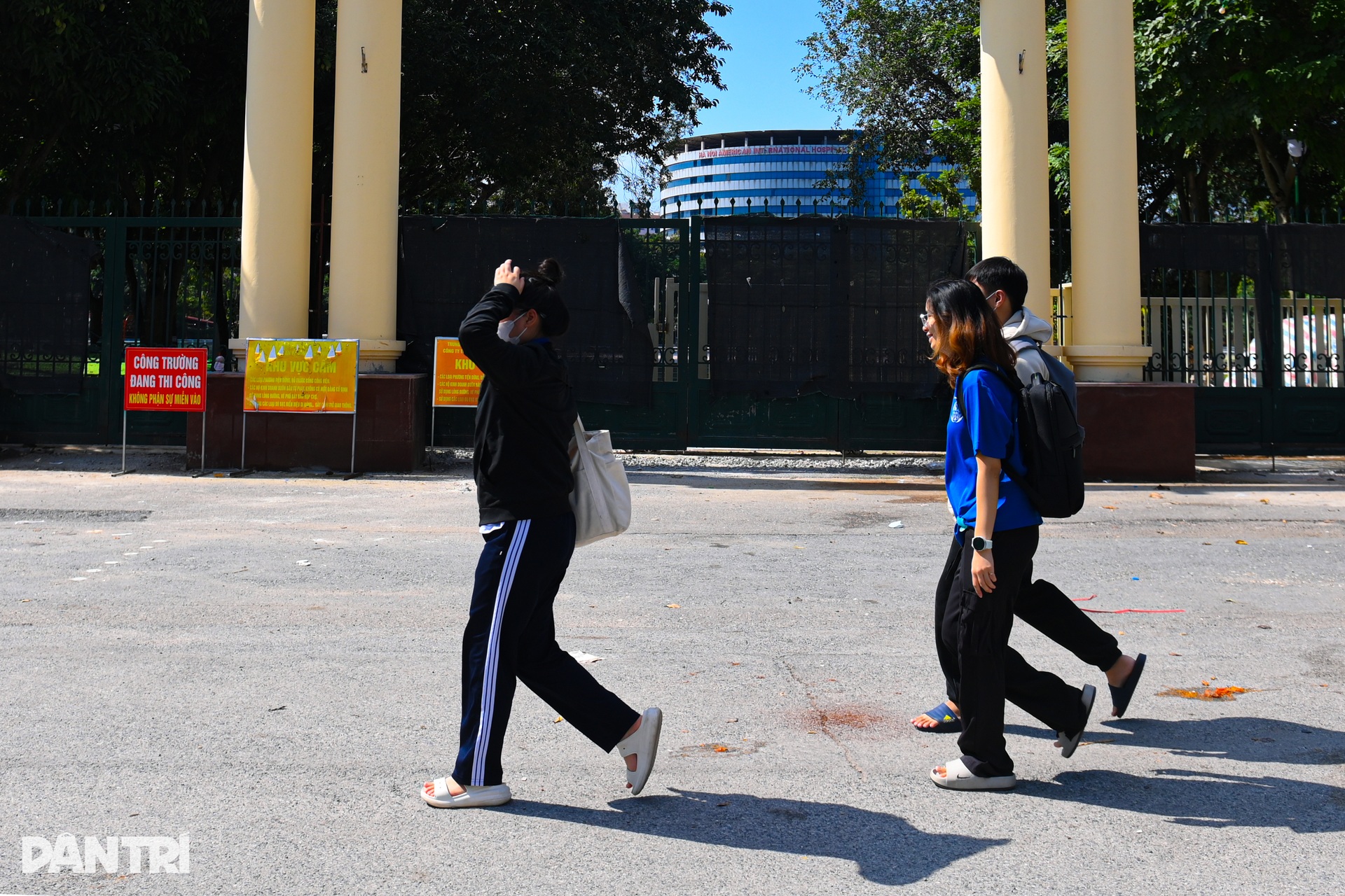 Độc đáo cầu đi bộ hình cây đàn khổng lồ trong công viên ở Hà Nội - 16