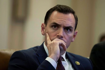 Nghị sĩ Mỹ kêu gọi trả đũa Trung Quốc sau lệnh cấm chip