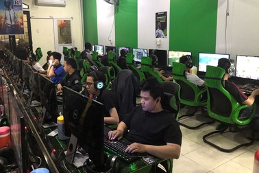 Hơn 50 game thủ say sưa chơi trong quán net "chui" mùa Covid