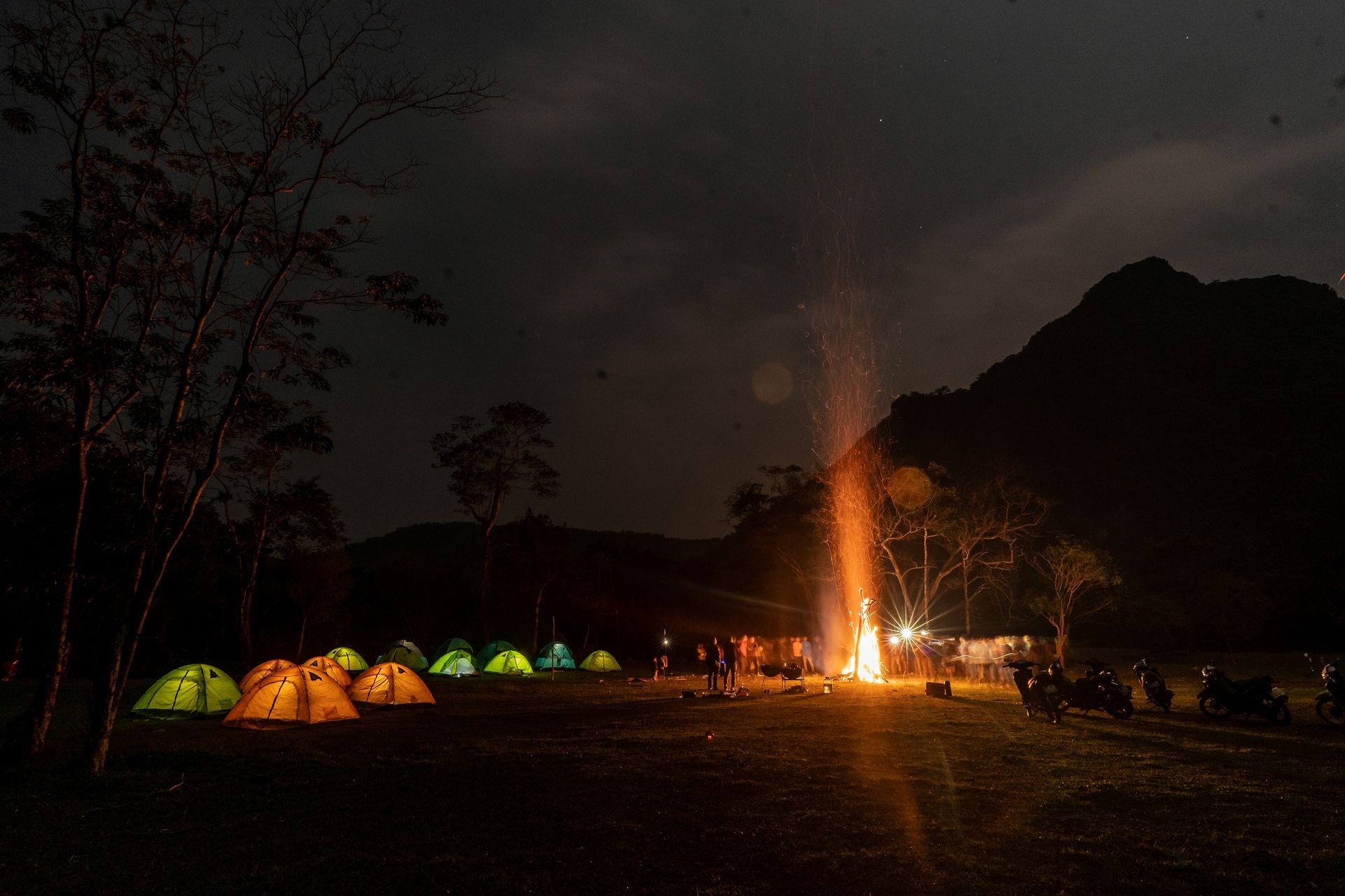 Journey to explore Cha Loi cave, adventurous waterfall rafting in western Truong Son - 7