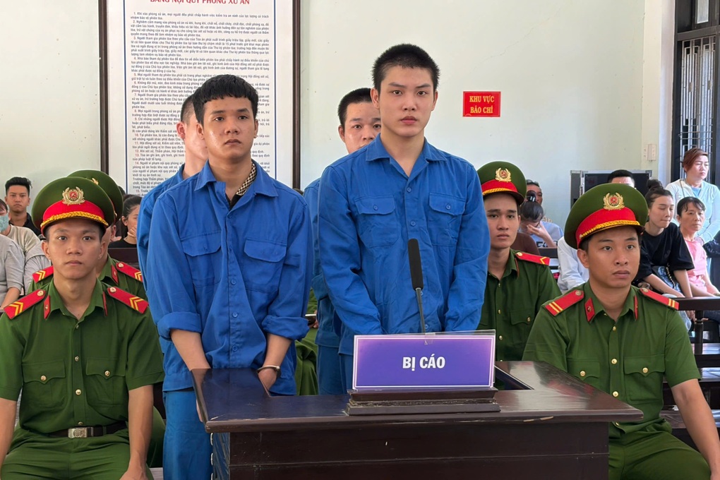 Thanh niên 21 tuổi rủ người yêu và bạn cùng buôn, sử dụng ma túy - 1