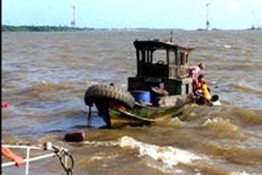 Chìm xuồng trên sông Hậu 