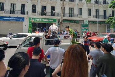 Bắt tại trận 2 tên trộm xe SH trên phố Hà Nội