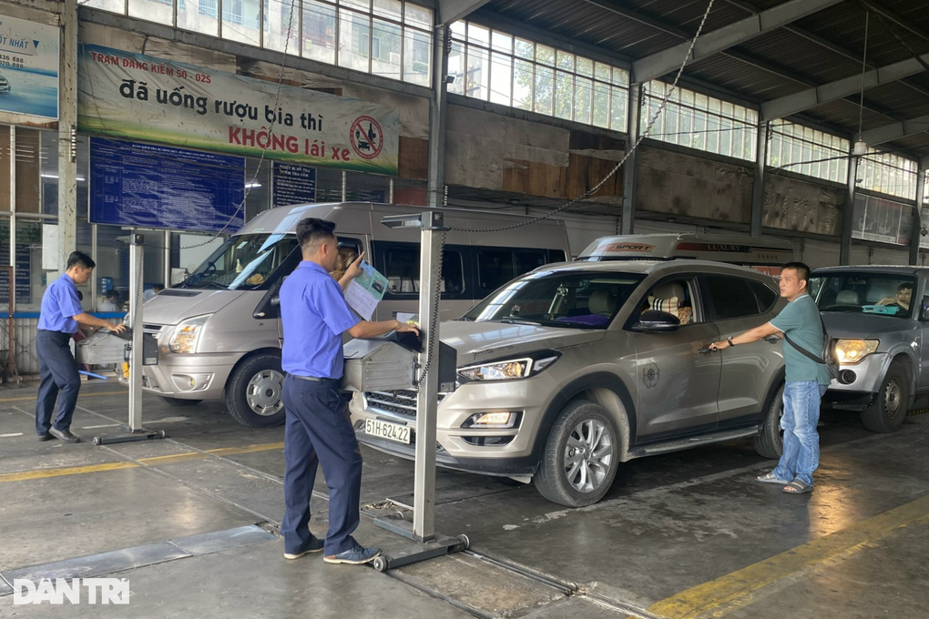Người dân kiểm định xe bình thường trong 3 tháng xét xử đại án đăng kiểm - 1 Người dân kiểm định xe bình thường trong 3 tháng xét xử đại án đăng kiểm - 1