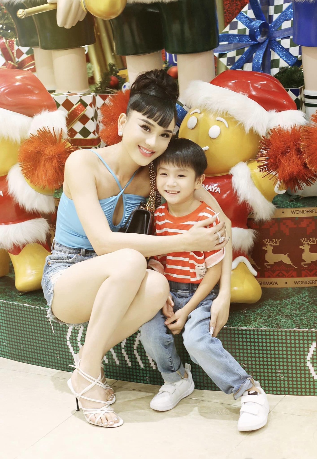 Lâm Khánh Chi: Liên tục trùng tu nhan sắc, vẻ ngoài khác lạ gây chú ý - 10 Lâm Khánh Chi: Liên tục trùng tu nhan sắc, vẻ ngoài khác lạ gây chú ý - 10