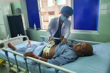 Thủng ruột non do nuốt hạt trái cà na