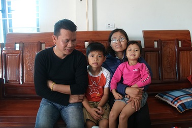 “Hạnh phúc đôi bàn tay” và ước mơ giúp người khuyết tật của đôi vợ chồng khiếm thị