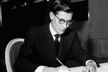 400 mẫu phác thảo của Yves Saint Laurent bị đánh cắp  