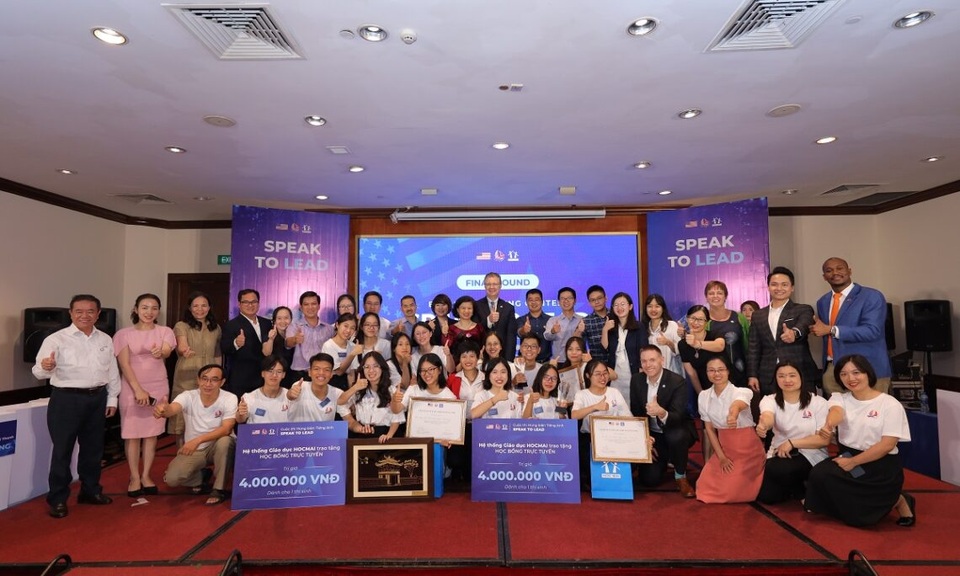 Học sinh 5 tỉnh tranh tài hùng biện tiếng Anh về quan hệ Việt - Mỹ - 3 Học sinh 5 tỉnh tranh tài hùng biện tiếng Anh về quan hệ Việt - Mỹ - 3