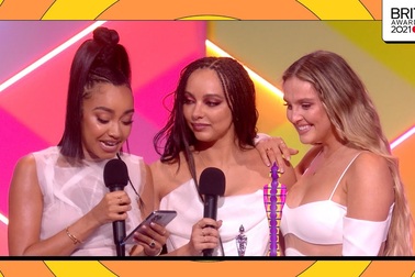 Little Mix xinh đẹp lên nhận giải