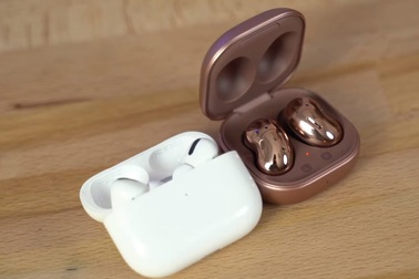 Đọ Galaxy Buds Live với AirPods Pro: Thiết kế lạ, dung lượng pin lâu hơn