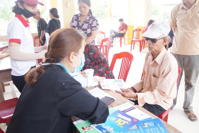 Thừa Thiên Huế: Gấp rút triển khai chi trả an sinh không dùng tiền mặt - Ảnh 3.