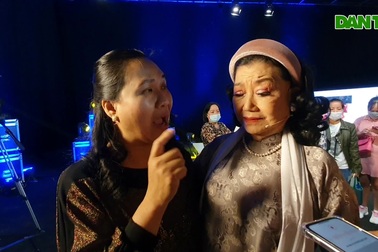 NSND Kim Cương nghẹn gào gặp lại con gái nuôi sau 45 năm thất lạc