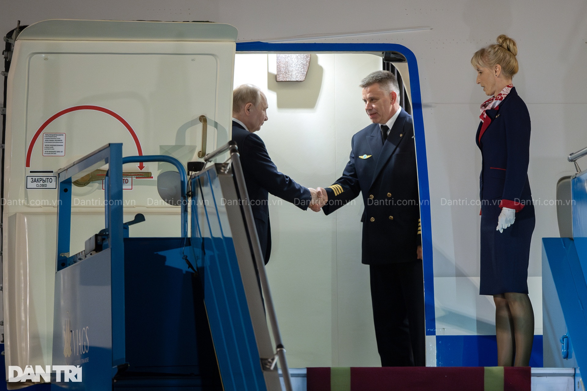 Hình ảnh Tổng thống Nga Putin tại sân bay Nội Bài - 2 Hình ảnh Tổng thống Nga Putin tại sân bay Nội Bài - 2