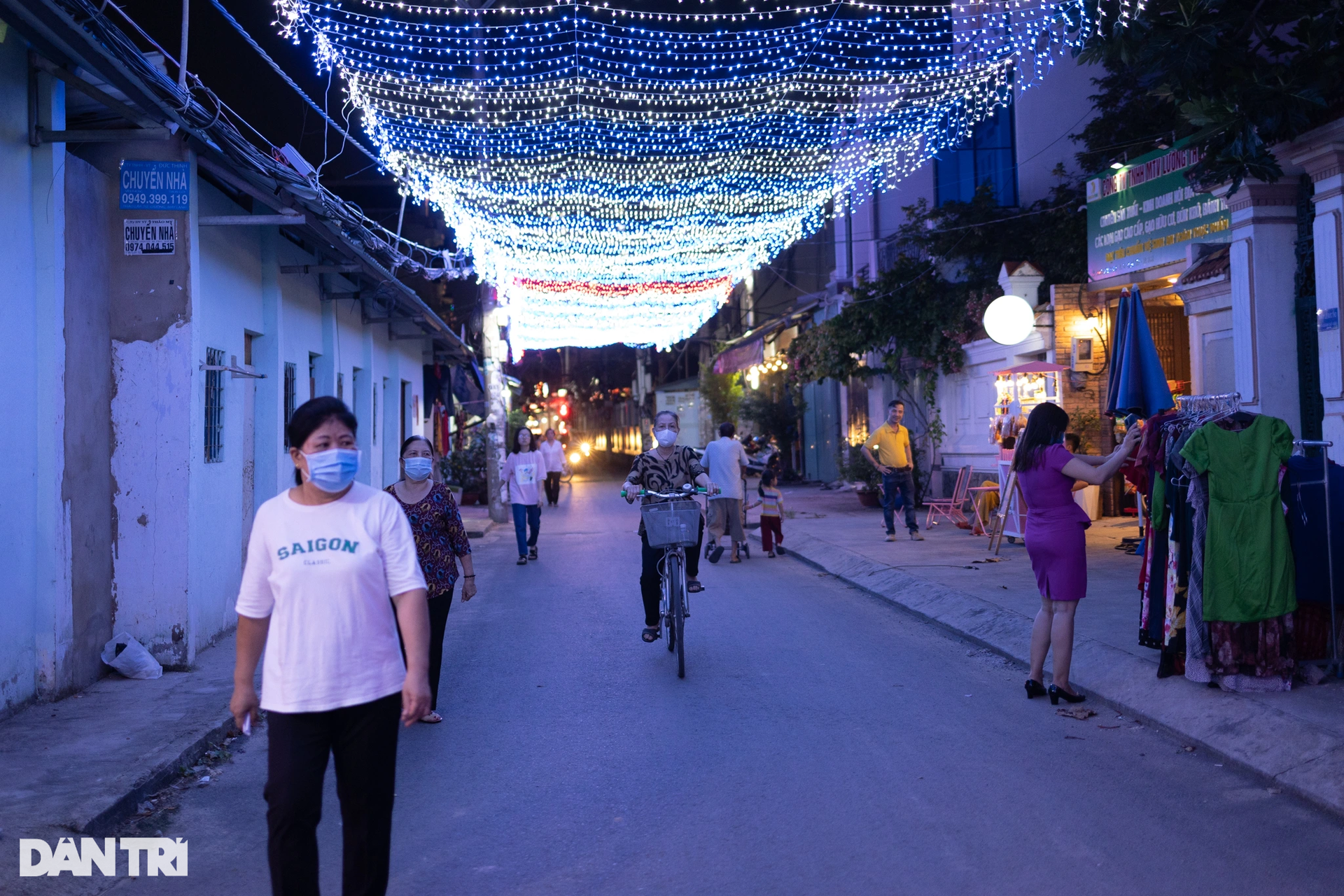Không khí Giáng sinh ngập tràn nhiều tuyến đường, hẻm nhỏ ở TPHCM - 5 Không khí Giáng sinh ngập tràn nhiều tuyến đường, hẻm nhỏ ở TPHCM - 5