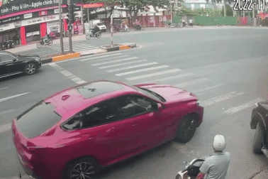 Cố vượt đèn vàng, xe tải đâm toác đầu BMW X6