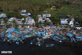 Loạt "cần câu cơm" tan nát, nỗi đau ở Vũng Chào sau bão Kalmaegi
