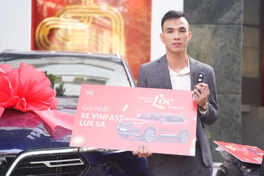Khách hàng SSI trúng ô tô: "Tôi vẫn không tin mình may mắn thế!"