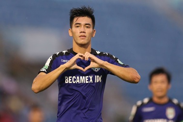 Tiến Linh ghi bàn đẩy Cần Thơ lún sâu vào khủng hoảng