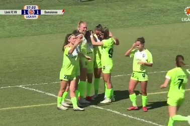 Huỳnh Như ghi bàn giúp Lank FC giành chiến thắng