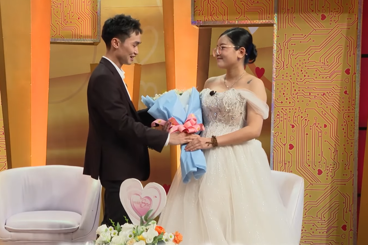 คู่รักที่อยู่ห่างไกลกันเลิกกันถึง 3 ครั้งใน 2 ปี แทบไม่ได้แลกของขวัญกันเลยใน 7 ปีที่คบกัน - 1 Cặp đôi yêu xa 2 năm chia tay 3 lần, 7 năm bên nhau hiếm khi tặng quà - 1
