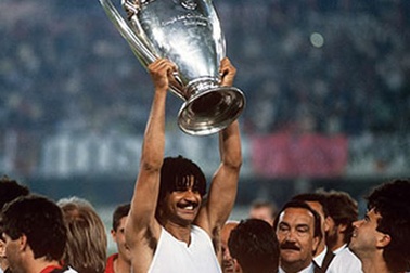 Ruud Gullit và Carles Puyol sẽ có mặt tại Việt Nam