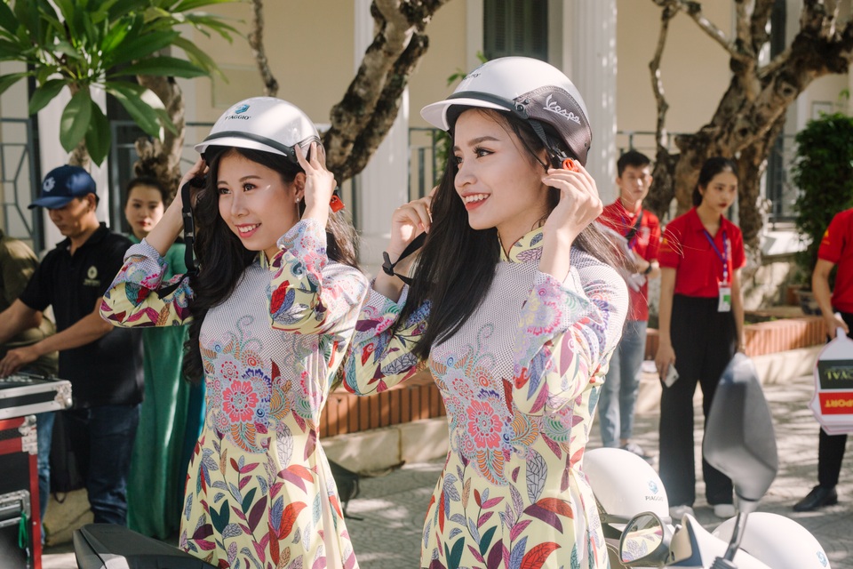 Nữ sinh xinh đẹp trổ tài ở vòng Bán kết Hoa khôi Đại học Huế 2020 - 1 Nữ sinh xinh đẹp trổ tài ở vòng Bán kết Hoa khôi Đại học Huế 2020 - 1