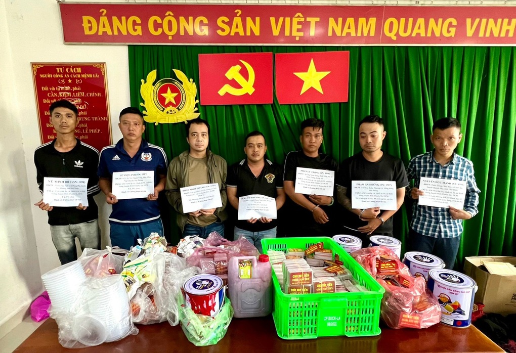 Băng cho vay nặng lãi tạt sơn, cưỡng đoạt tài sản ở TPHCM - 1 Băng cho vay nặng lãi tạt sơn, cưỡng đoạt tài sản ở TPHCM - 1
