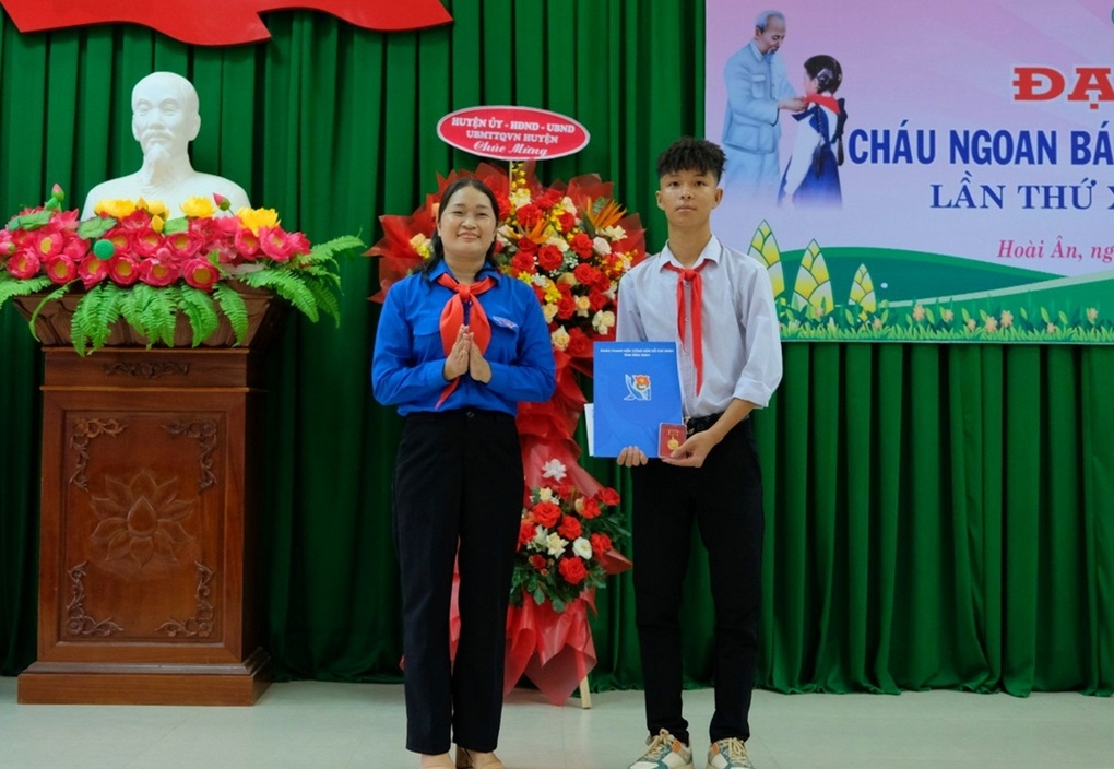 Nam sinh lớp 8 dũng cảm cứu người: Em không nghĩ ngợi gì cả - 1 Nam sinh lớp 8 dũng cảm cứu người: Em không nghĩ ngợi gì cả - 1