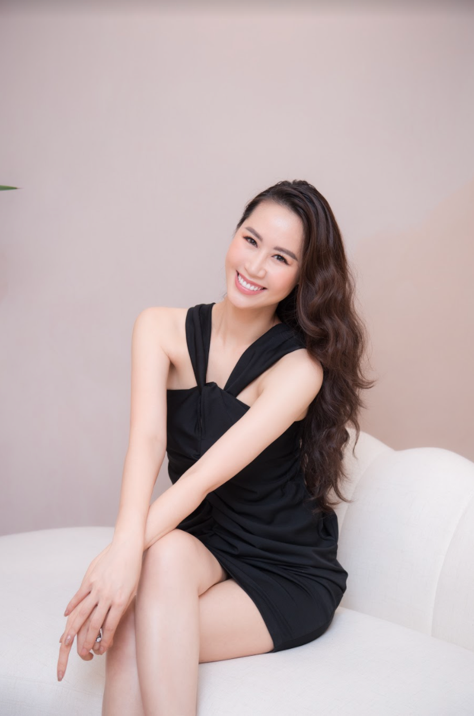 Diễn viên Thu Trang, Dương Thùy Linh đọ sắc cùng NTK Thu Yến - 6 Diễn viên Thu Trang, Dương Thùy Linh đọ sắc cùng NTK Thu Yến - 6