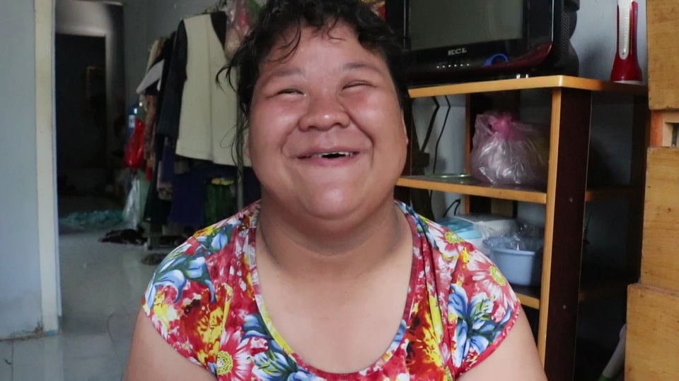 Rớt nước mắt nhìn cảnh đời 2 bà cháu hắt hiu mưu sinh trên hè phố! - 2 Rớt nước mắt nhìn cảnh đời 2 bà cháu hắt hiu mưu sinh trên hè phố! - 2