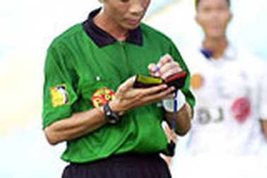 Thuê trọng tài ngoại, lợi bất cập hại