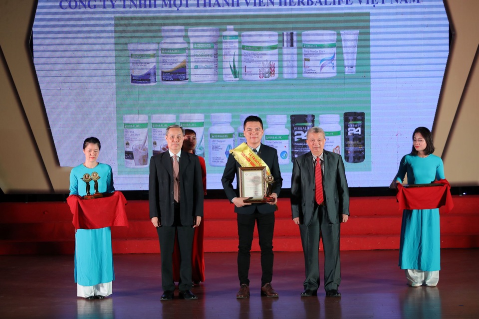 Herbalife Việt Nam nhận giải thưởng “Sản phẩm vàng vì sức khỏe cộng đồng” - 1 Herbalife Việt Nam nhận giải thưởng “Sản phẩm vàng vì sức khỏe cộng đồng” - 1